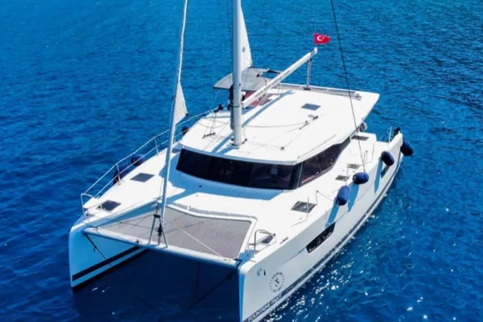 Bali 4.6 catamaran anchored near Palma